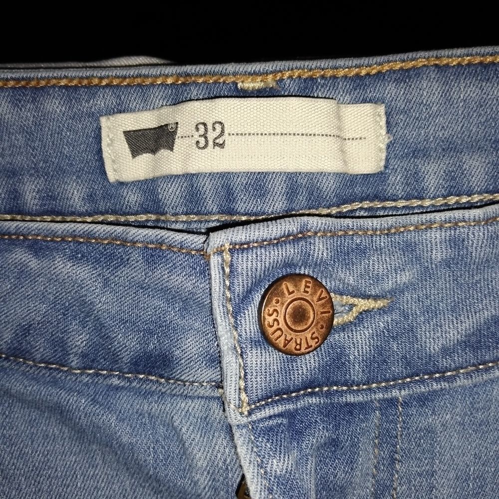 Levis    - Picture 3 of 4
